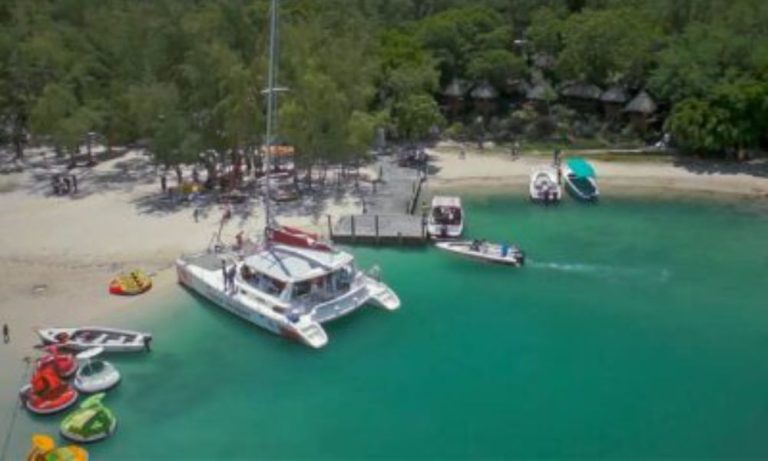 1 activity + Full Day Speedboat – G.R.S.E Waterfall + Lunch + Ile Aux Cerfs